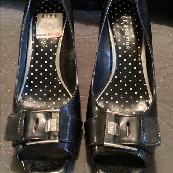 Anne Klein ladies Bevin black patent leather with wedge heels, size 8.5 - Picture 6 of 7